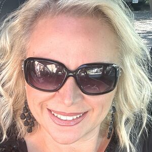 Meet your Posher, Becky